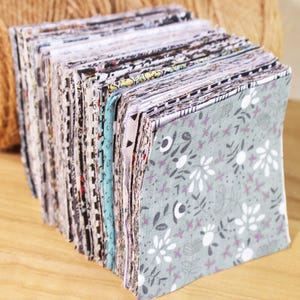 100 tessuti trapuntati floreali, resti di tessuto, cotone per trapuntatura, bundle di tessuti patchwork, quadrato charm da 4 pollici, trapunta, cucito artigianale fai da te