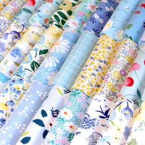 60 Tessuto blu, Tessuto stampato, Tessuto di cotone per trapuntatura, Quadrati con ciondolo pretagliati da 5", Pacchetto di tessuto patchwork, Tessuto per borse di ritagli di trapunta, Cucito fai da te