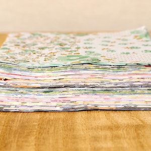 Tessuto floreale stampato multicolore da 100 pezzi, quadrati pretagliati da 4", tessuto per trapuntatura, confezione di tessuto, materiale per cucito e patchwork fai da te al 100% in cotone.
