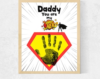 Lavoretto con le impronte delle mani di un papà supereroe, regalo fai da te per la festa del papà, arte con le impronte delle mani dei bambini, ricordo per papà, attività divertente per tutta la famiglia