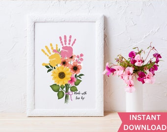 Puede incluir: Una impresión de arte imprimible que presenta un ramo de flores con huellas de manos en amarillo y rosa. El texto "Made with love by:" está en la parte inferior de la impresión.