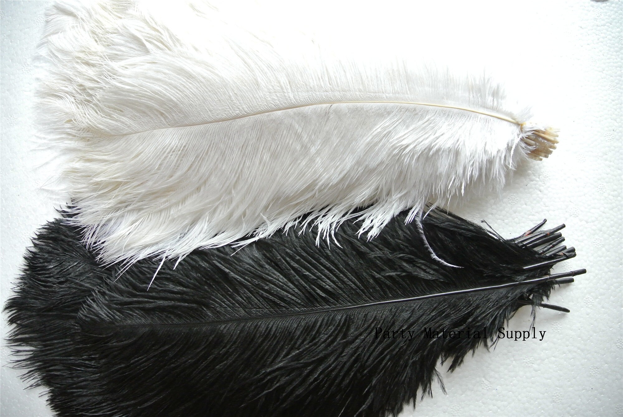 100 Pcs Black and White Ostrich Feathers Plumes for Wedding