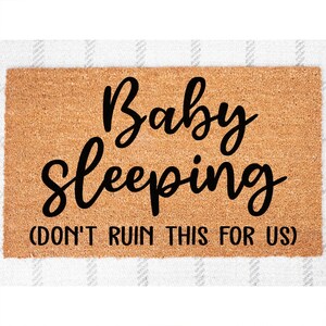 Fußmatte Baby schläft, ruinieren Sie dies nicht für uns Willkommensmatte Veranda Eintrag Fußmatten Einzigartiges Geschenk Im Freien Neues Zuhause Geschenk Abschlussgeschenk 5924 **