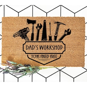 Felpudo personalizado con juguetes para el taller de papá, felpudo fijo de bienvenida gratuito, felpudo minimalista para exteriores, decoración bohemia para la nueva casa, regalo para ella, regalo para la primera casa 5916