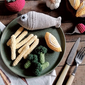 Dinner set fish and chips, broccoli, lemon. Food for play kids kitchen, Pretend play kitchen accessories, toddler sensory toys, Waldorf toys