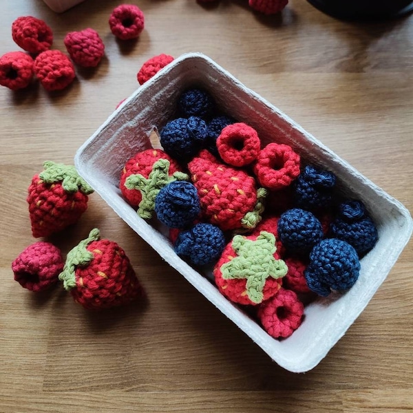 Set fruit - raspberries, blueberries, strawberries. Pretend fake food for tiny chefs. Montessori toys for toddler. Kids kitchen play food.