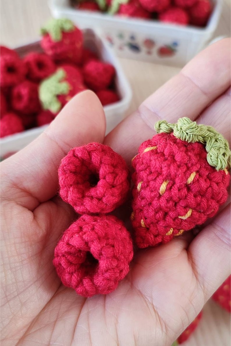 Set of crochet 5 strawberries and 10 raspberries for play kids kitchen, birthday gift toddler, pretend play fruits, beautiful handmade toys. image 3