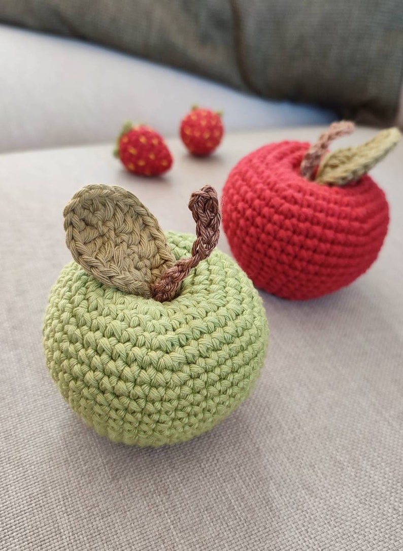 Crochet fruit apple toy for kids, kitchen accessories. Pretend play food. Montessori baby toy, gift for toddler, educational preschool toy image 3