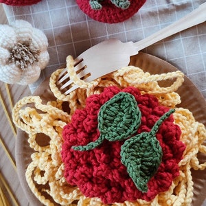 Crochet food spaghetti. Pasta with tomato sauce. Kids kitchen accessories Pretend play food, dinners set, fake fun food, realistic play food image 2