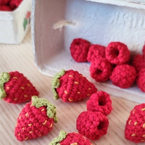 Set of crochet 5 strawberries and 10 raspberries for play kids kitchen, birthday gift toddler, pretend play fruits, beautiful handmade toys. image 2