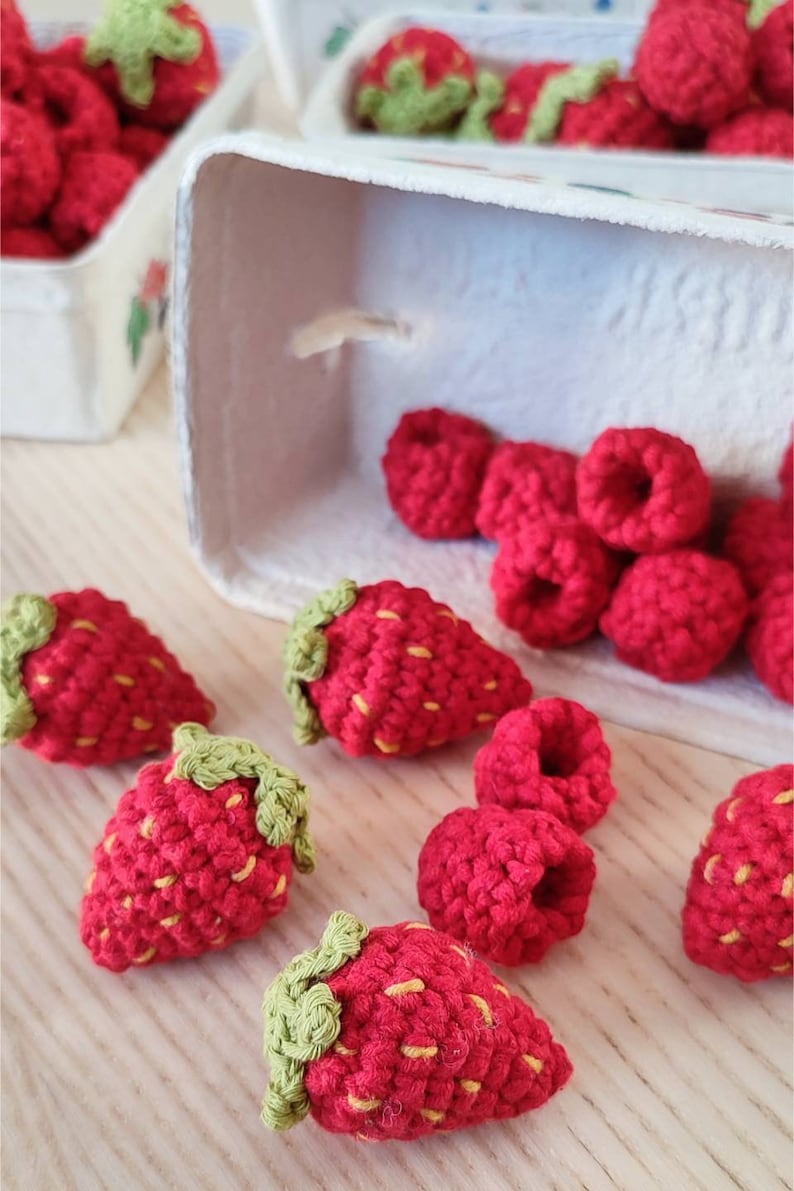 Set of crochet 5 strawberries and 10 raspberries for play kids kitchen, birthday gift toddler, pretend play fruits, beautiful handmade toys. image 2