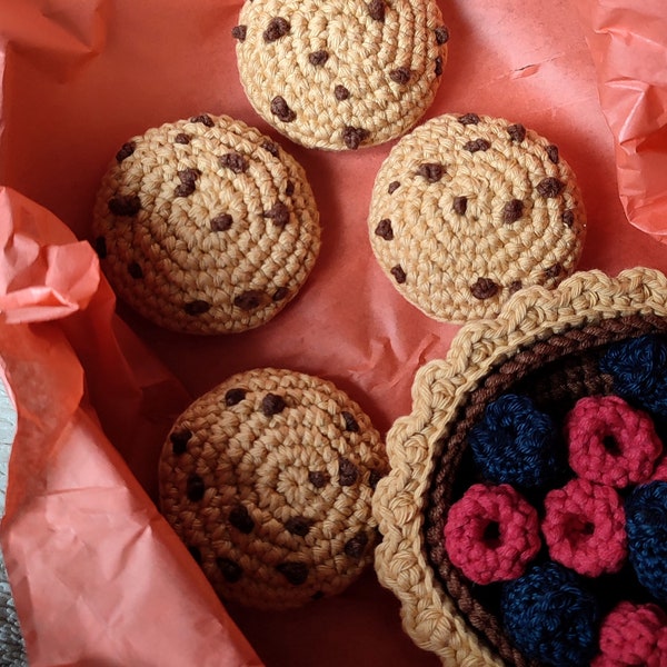 Gehäkelte Kekse mit Schokoladenkeksen 1 Stück, Spiel Essen, Küchenaccessoires, Kinderspielzeug, Waldorfpädagogik.