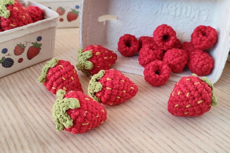 Set of crochet 5 strawberries and 10 raspberries for play kids kitchen, birthday gift toddler, pretend play fruits, beautiful handmade toys. image 4