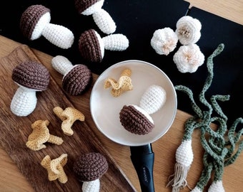 Crochet mushrooms for the play kitchen. Montessori educational toys, Pretend play food set. Kids kitchen accessoriess, crochet food toys.