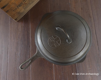 Freidora de pollo Griswold n.° 8 de hierro fundido con tapa restaurada que incluye logotipo de bloque grande y logotipo de botón.