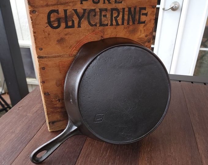 Chicago Hardware Foundry 7 Cast Iron Skillet With Diamond Logo