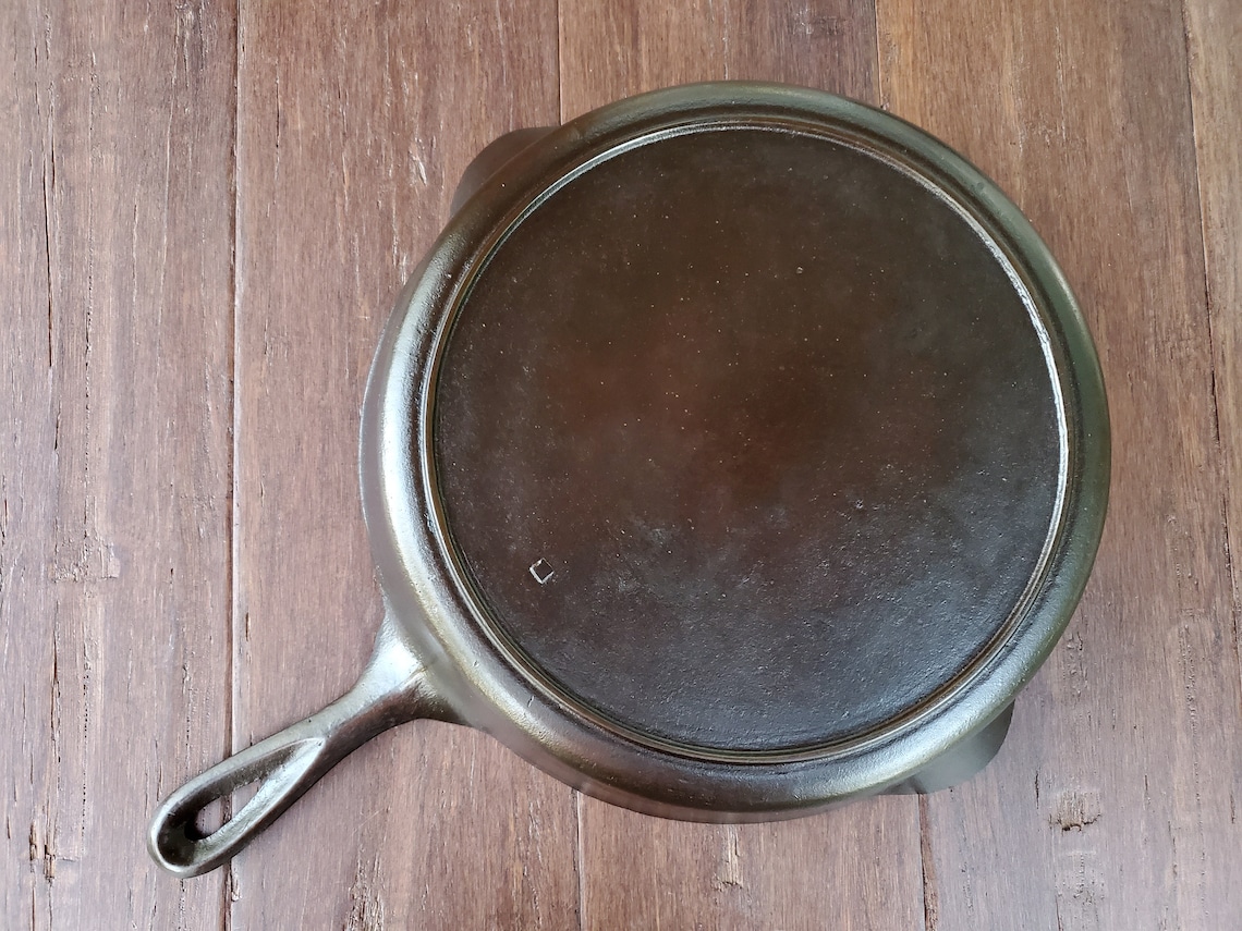 Antique Lodge 9 Cast Iron Skillet With Raised 9 And Solid Heat Etsy