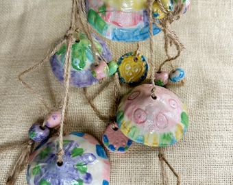 Campana de viento de cerámica hecha a mano, guirnalda estilo boho hippie