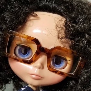 A pair of Blythe Doll Glasses