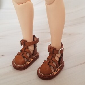 A pair of woven leather shoes for Blythe/Azone/Licca/Pullip