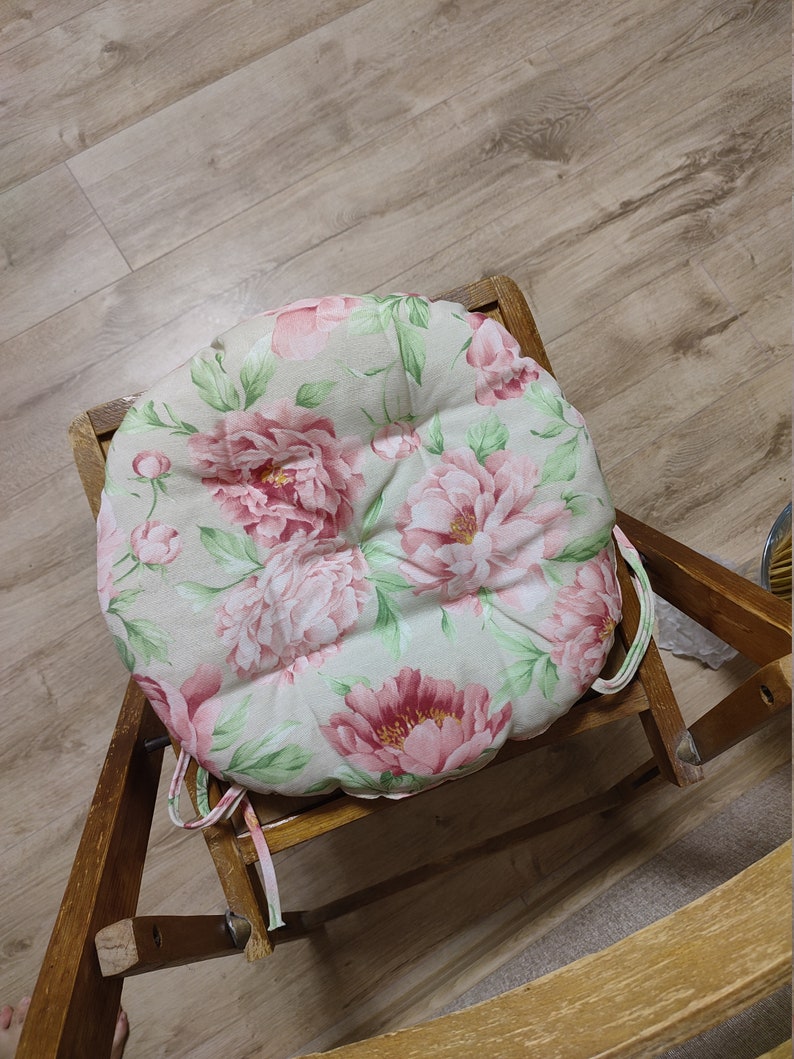 Round Chair Pad With Ties, Peonies, Floral Cushion, Tufted, Outdoor