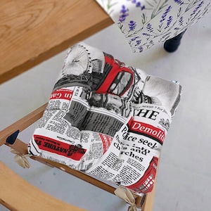 Quadratisches Sitzkissen, Zeitungsdruck, Hocker Kissen, Stuhlkissen, Stuhlkissen mit Krawatten, Küchenkissen, Tufted Stuhlauflage