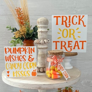 Décor de plateau à plusieurs niveaux d'Halloween, décor à la maison d'Halloween, plateau à plusieurs niveaux de bonbons au maïs, plateau à plusieurs niveaux d'automne, décor à la maison d'automne, mini panneaux en bois d'halloween