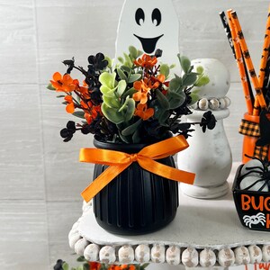 Mini arrangement floral de plateau à plusieurs niveaux d’Halloween, décoration intérieure d’Halloween, mini pot Mason d’Halloween, décor de plateau à plusieurs niveaux, décor d’étagère d’Halloween