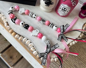 halloween bead garland for tiered tray, pink halloween tiered tray decor, pink halloween bead garland, pink halloween home decor
