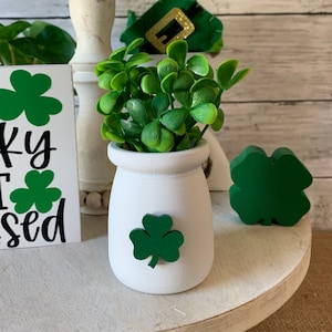 St. Patricks tiered Tray mini floral arrangement, St. Patricks tiered tray decor, shamrock decor, mini vases for St Patricks Day, shamrock