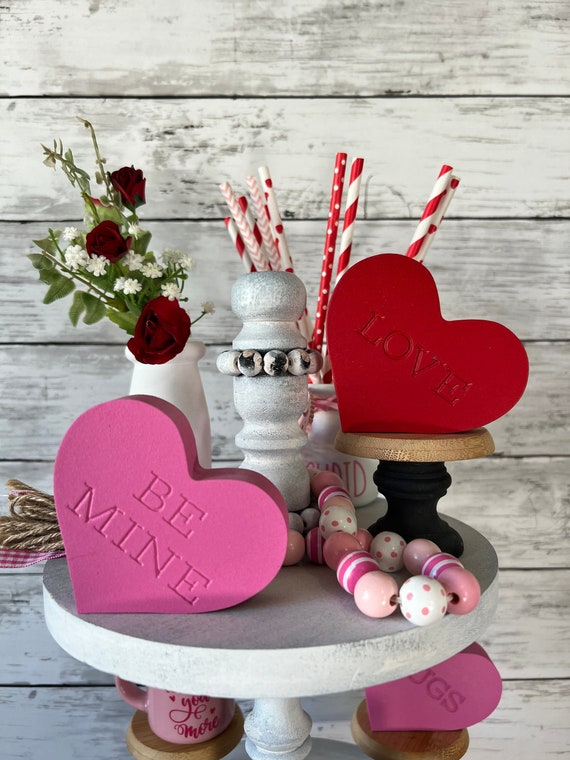 Decorazione a più livelli per San Valentino, cuori di legno, decorazioni per la casa per San Valentino, decorazioni a più livelli, fiori di San Valentino, cuori di legno per conversazioni