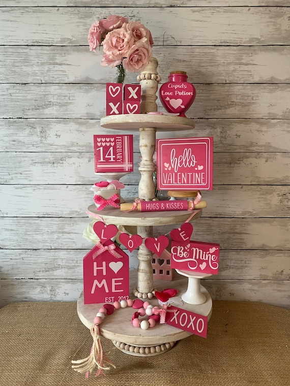 Decoración De Bandejas Escalonadas Para El Día De San Valentín