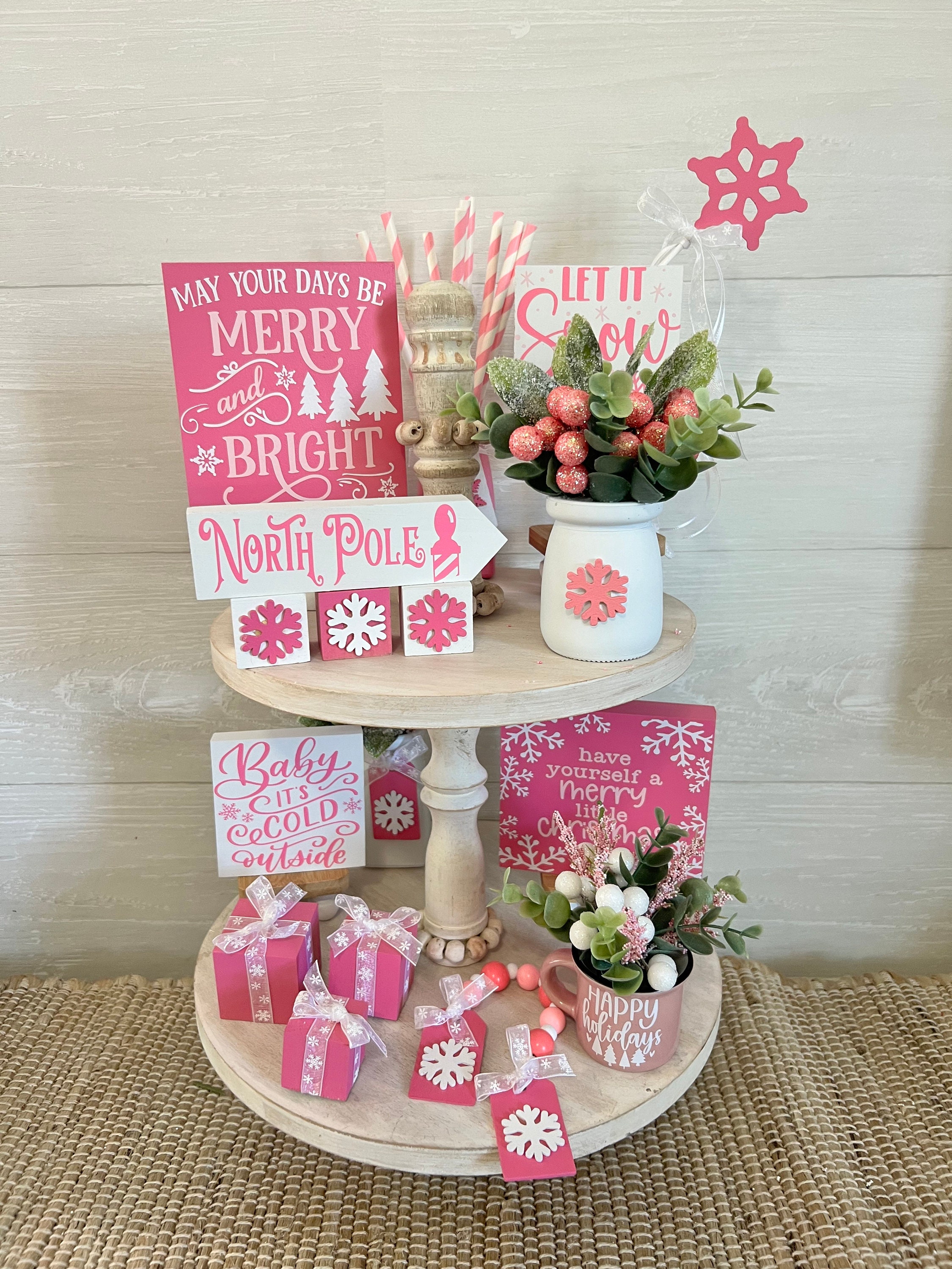 Set Di 8 Decorazioni Natalizie Rosa A Più Livelli Per Vassoi - Include Gnomo, Cartelli In Legno E Ghirlanda - Arredamento Interno Fattoria Per Tavola E Camino, Regalo Tema Natale