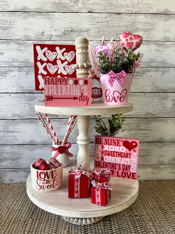 Gnomo primitivo a forma di cuore in legno per San Valentino, decorazione per la casa - Italia