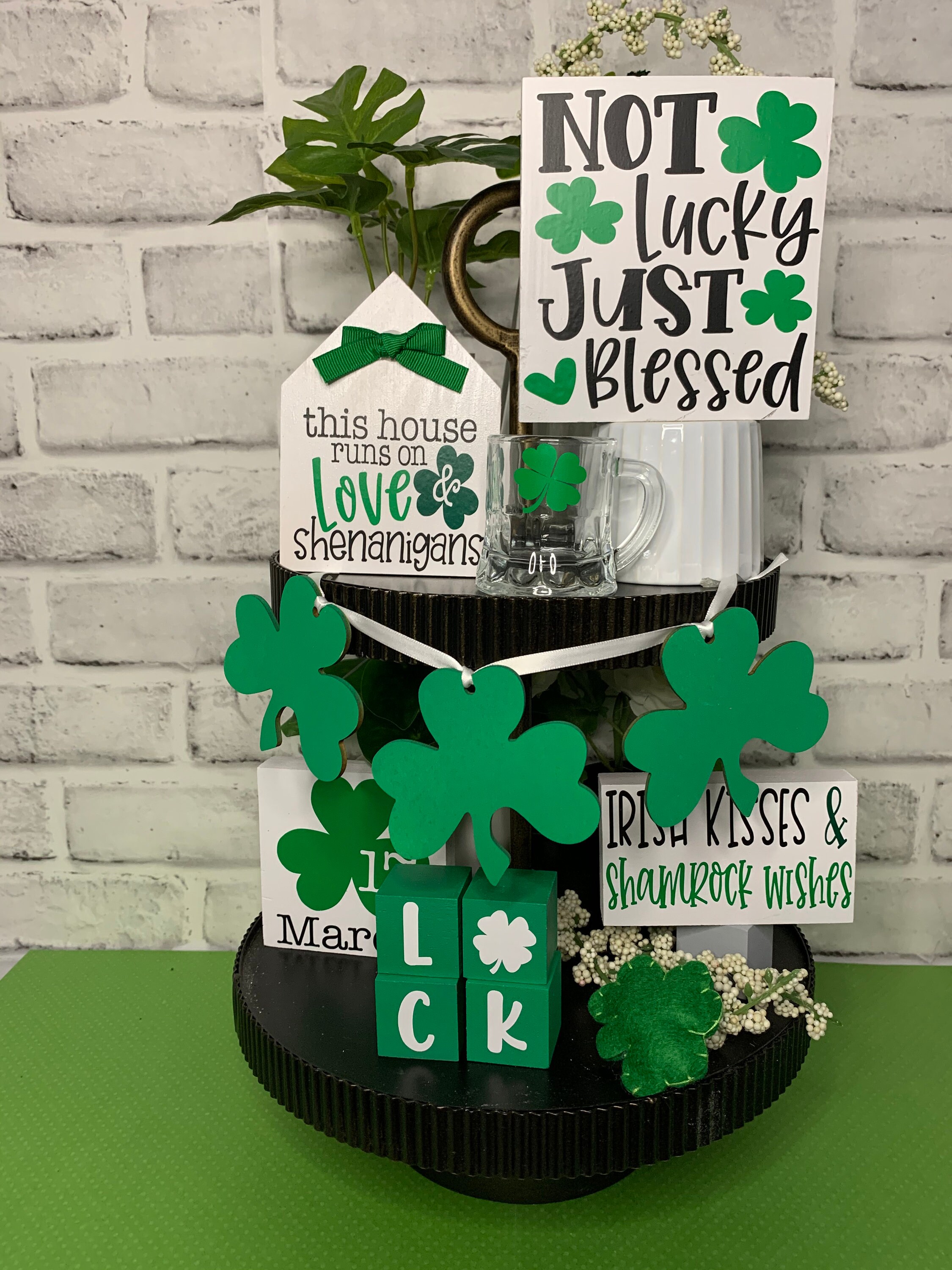 Saint Patricks Day Ornaments Set of 4 Hats and 4 Pots of Gold