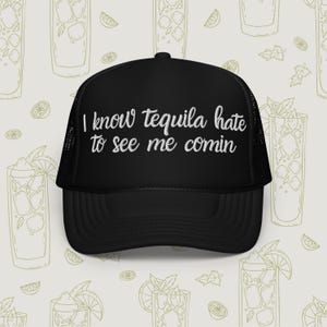 Gorra de camionero bordada con la frase &quot;I Know Tequila Hate to See Me Comin&quot;, gorra de camionero unisex, gorra de camionero con refranes, gorra de moda, regalo para un amigo, gorra