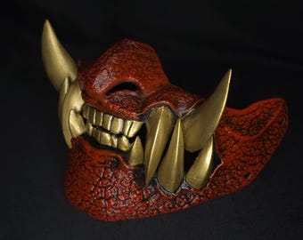 Máscara japonesa de medio oni / Máscara de demonio Yokai para cosplay y exhibición / Pintada a mano y colores personalizados