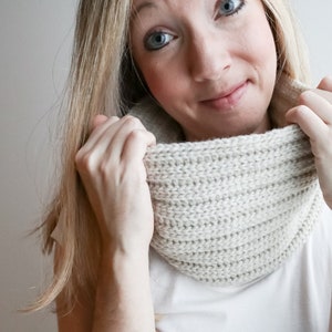 Crochet Cowl Pattern PDF - The Huivi