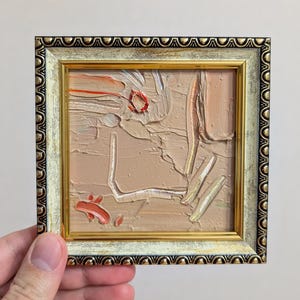 Pintura al óleo abstracta beige de 4 x 4 pulgadas, arte original enmarcado, arte de pared cuadrado en marco de cartón, arte minimalista, pequeña obra de arte marrón claro lista para colgar