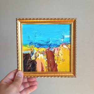 Pintura abstrata emoldurada 6x6, arte de parede amarela, decoração de parede quadrada azul, moldura dourada pronta para pendurar, pequena arte original texturizada, abstrata colorida