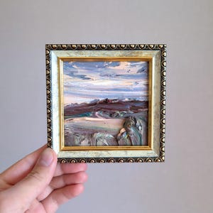 Pintura al óleo texturizada de 6 x 4, arte enmarcado, cielo vibrante, colinas terrosas, tonos púrpuras, enmarcado, inspirado en el suroeste, regalo perfecto, decoración del hogar, joya de coleccionistas