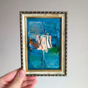 Arte abstracto azul claro, arte original ecléctico, pintura al óleo verde azulado de 6 x 4 pulgadas, textura de color, obra de arte contemporánea enmarcada, arte diminuto y vibrante en marco