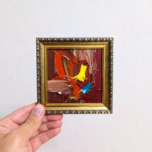 Dunkelrotes abstraktes Ölgemälde 4 x 4 im Rahmen Expressionistische burgunderfarbene Wandkunst Zeitgenössische strukturierte Kunst Gerahmtes Kunstwerk Kleine Raumwanddekoration