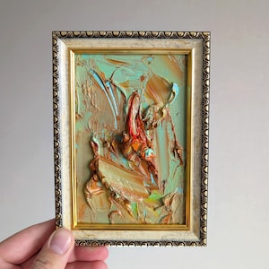 Pintura al óleo pequeña enmarcada de 6 x 4, verdes terrosos intensos, marrones cálidos, blancos suaves y apagados, arte original texturizado, grueso y expresivo, listo para colgar
