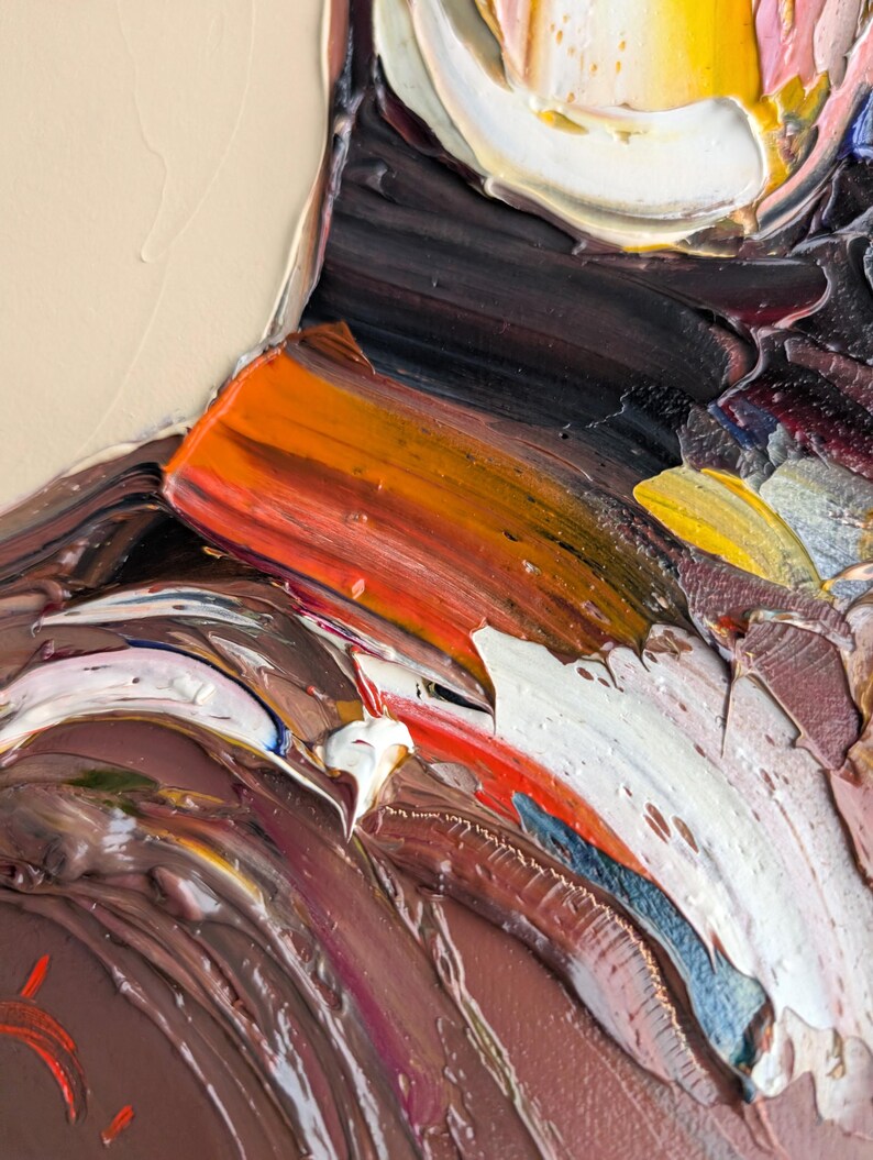 Puede incluir: Primer plano de una pintura al &oacute;leo con pinceladas gruesas. La obra presenta una paleta de colores que incluye marr&oacute;n, naranja, blanco y amarillo. La textura es muy empastada, creando un efecto tridimensional.