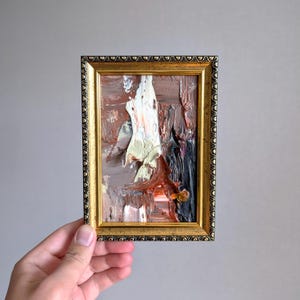 Arte abstracto marrón y blanco, arte original ecléctico, pintura al óleo verde azulado de 6 x 4 pulgadas, textura de color, obra de arte contemporánea enmarcada, arte diminuto y vibrante en marco