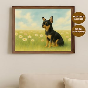 以下が含まれることがあります： デイジー畑に座っている黒とタンのチワワが描かれた額入りのプリント。アートワークは、青い空とふわふわの雲のある、柔らかく絵画的なスタイルです。フレームは温かみのある茶色です。