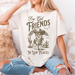 I&#39;ve Got Friends In Low Places, Funny Chihuahua T-Shirt,Chi Owner Gift,Chi Chi Dog, Chihuahua Lover Shirt, Chihuahua Mom, Western Dog Tshirt