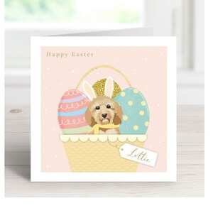 Tarjeta personalizada con un cockapoo y huevos de Pascua