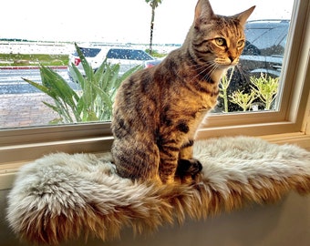 Handcrafted Cat Perch – Sheep Fur Maple Wood Wall Lounger